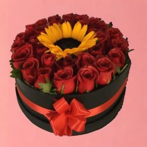 CF-23M - Caja circular con 30 rosas rojas y 1 girasol.